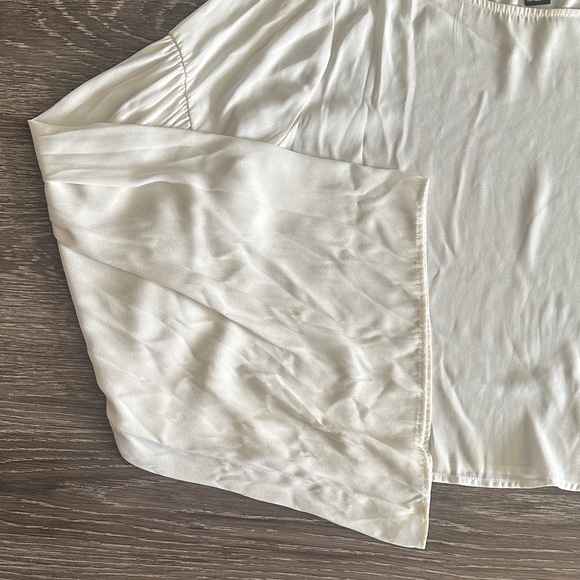 Forever 21 Off-White Bell Sleeves Long Sleeve Blouse Top - Picture 4 of 7